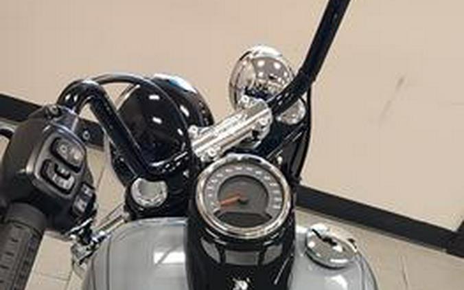 2026 Harley-Davidson® FLHC - Heritage Classic