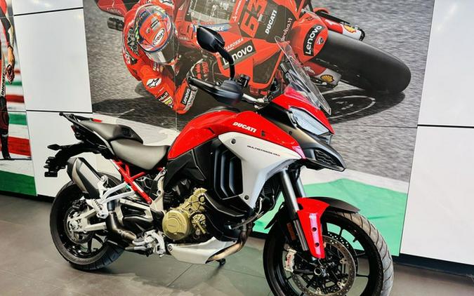 2022 Ducati Multistrada V4S Ducati Red / Alloy Wheels