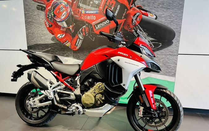 2022 Ducati Multistrada V4S Ducati Red / Alloy Wheels