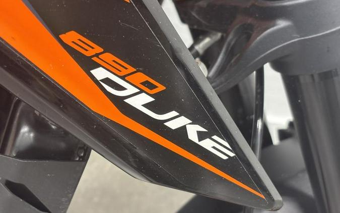 2022 KTM 890 Duke R