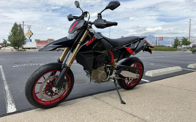 2027 DUCATI HYPERMOTARD 698 BLACK