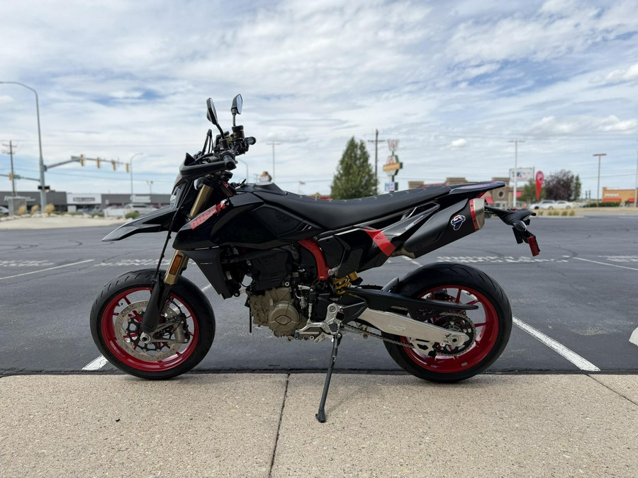 2027 DUCATI HYPERMOTARD 698 BLACK