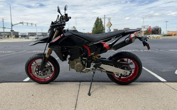 2027 DUCATI HYPERMOTARD 698 BLACK