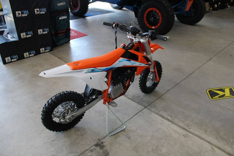 2024 KTM SX-E 3