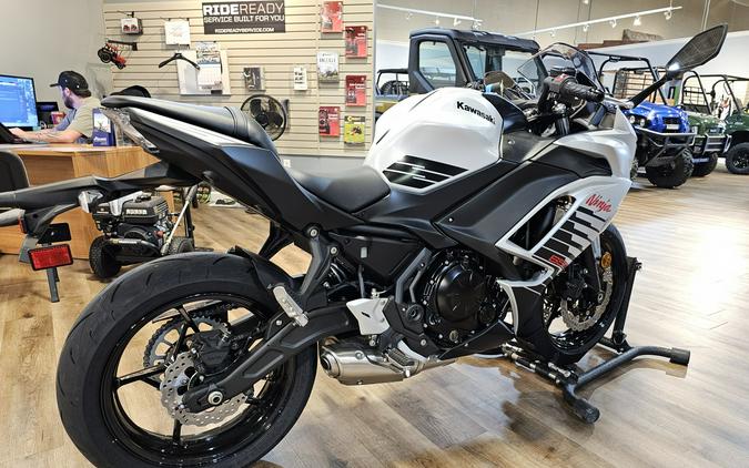 2026 Kawasaki Ninja 650 ABS Metallic Matte Whitish Silver/Metallic Flat Spark Black - 109855