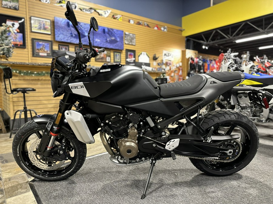 2025 Husqvarna Svartpilen 801