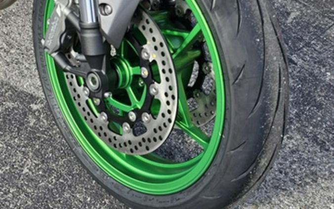 2025 Kawasaki Z900 SE ABS