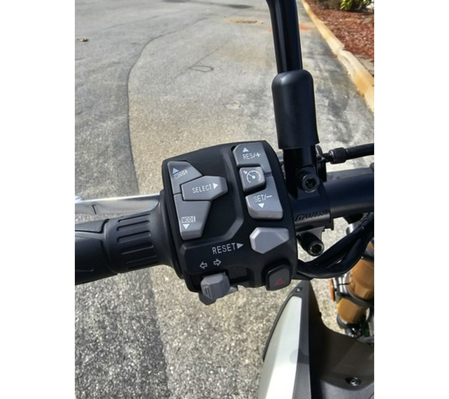 2025 Kawasaki Z900 SE ABS