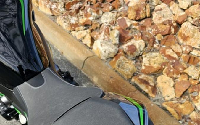 2025 Kawasaki Z900 SE ABS