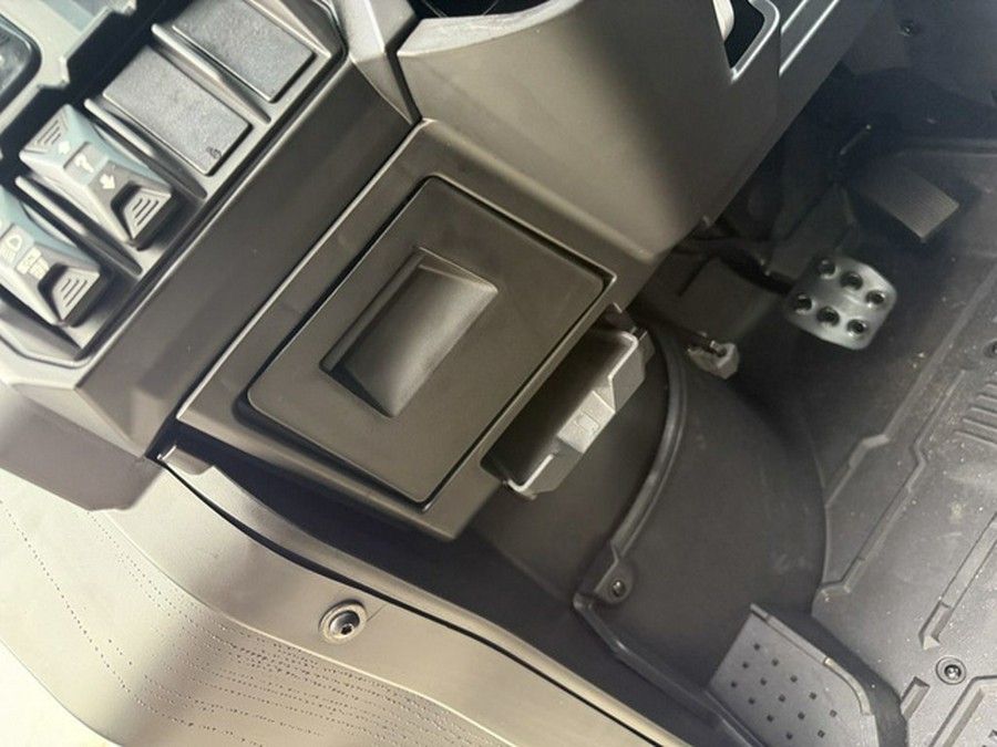 2026 Can-Am Defender Limited HD11