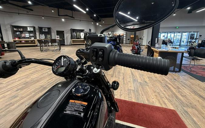 2026 Indian Chief Bobber Black Metallic