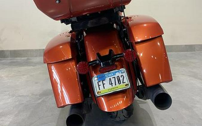 2020 Indian Motorcycle® Roadmaster® Dark Horse® Custom Burnt Orange Paintjob