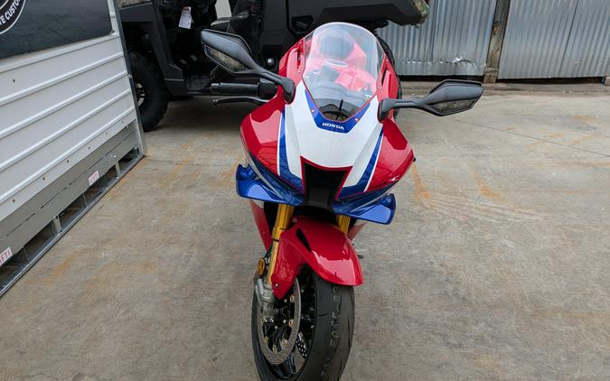 2025 Honda CBR1000RR-R Fireblade SP