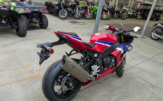2025 Honda CBR1000RR-R Fireblade SP