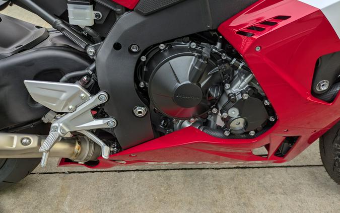 2025 Honda CBR1000RR-R Fireblade SP