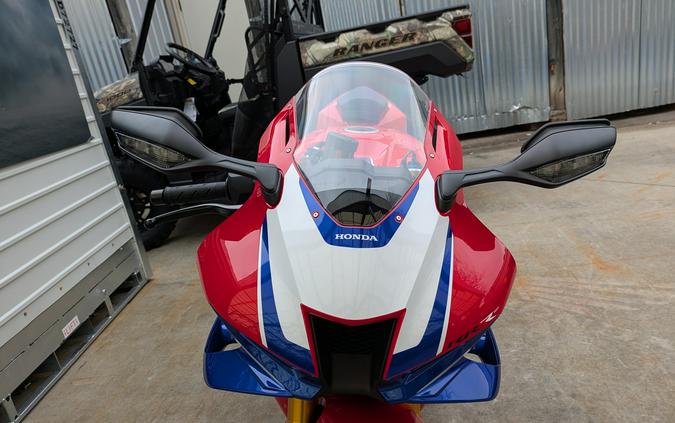 2025 Honda CBR1000RR-R Fireblade SP