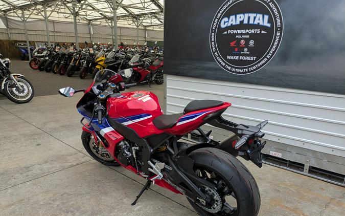 2025 Honda CBR1000RR-R Fireblade SP