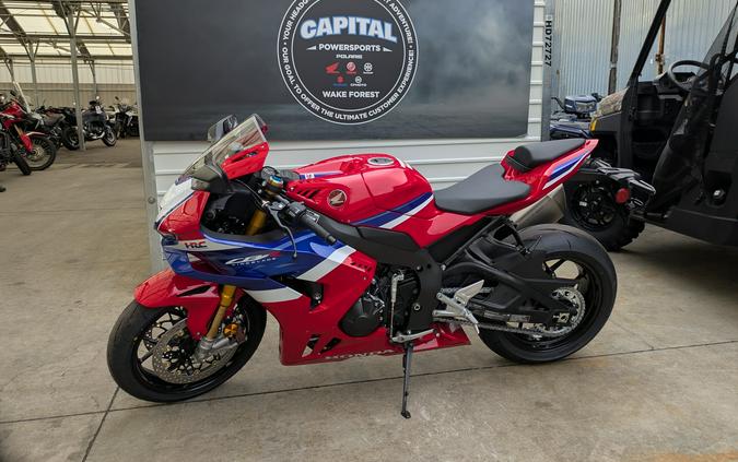 2025 Honda CBR1000RR-R Fireblade SP