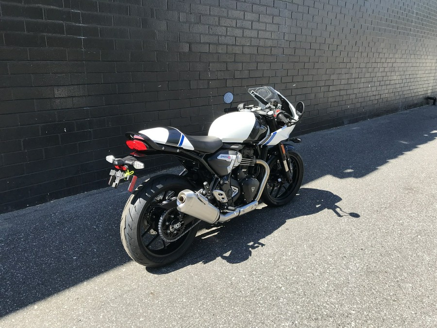 2026 Triumph Thruxton 400