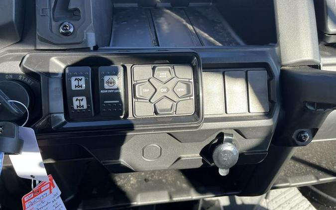 2026 Can-Am® Defender PRO XT HD10
