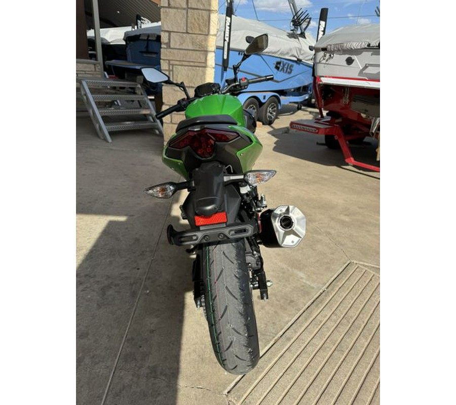 New 2024 KAWASAKI Z500 ABS CANDY LIME GREEN METALLIC FLAT SPARK BLACK METALLIC GRAPHITE GRAY