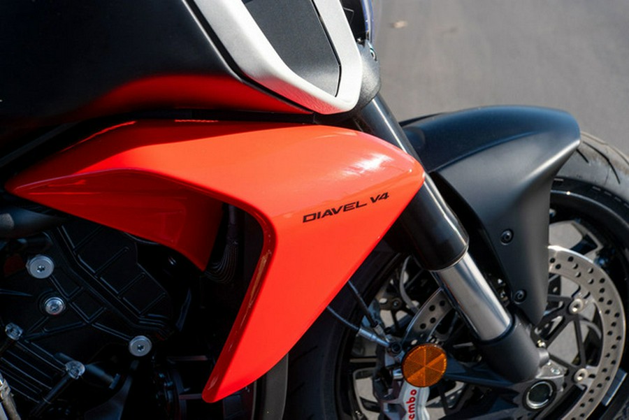 2025 Ducati Diavel V4 Ducati Red V4