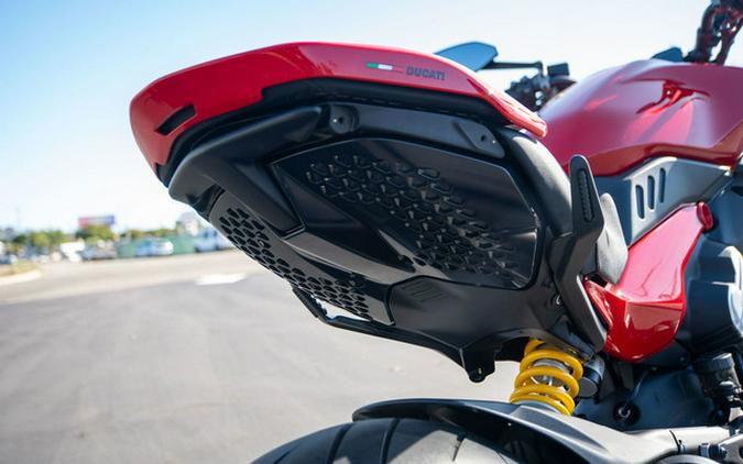 2025 Ducati Diavel V4 Ducati Red V4