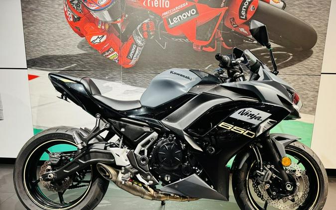 2024 Kawasaki Ninja® 650 ABS Metallic Matte Dark Gray/Metallic Spark Black