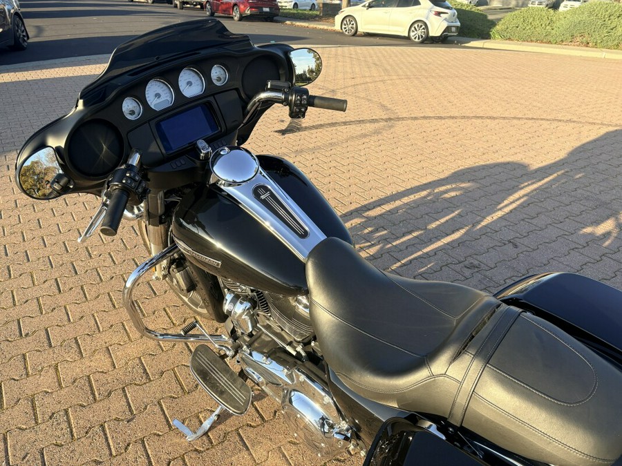 FLHX 2023 Street Glide®