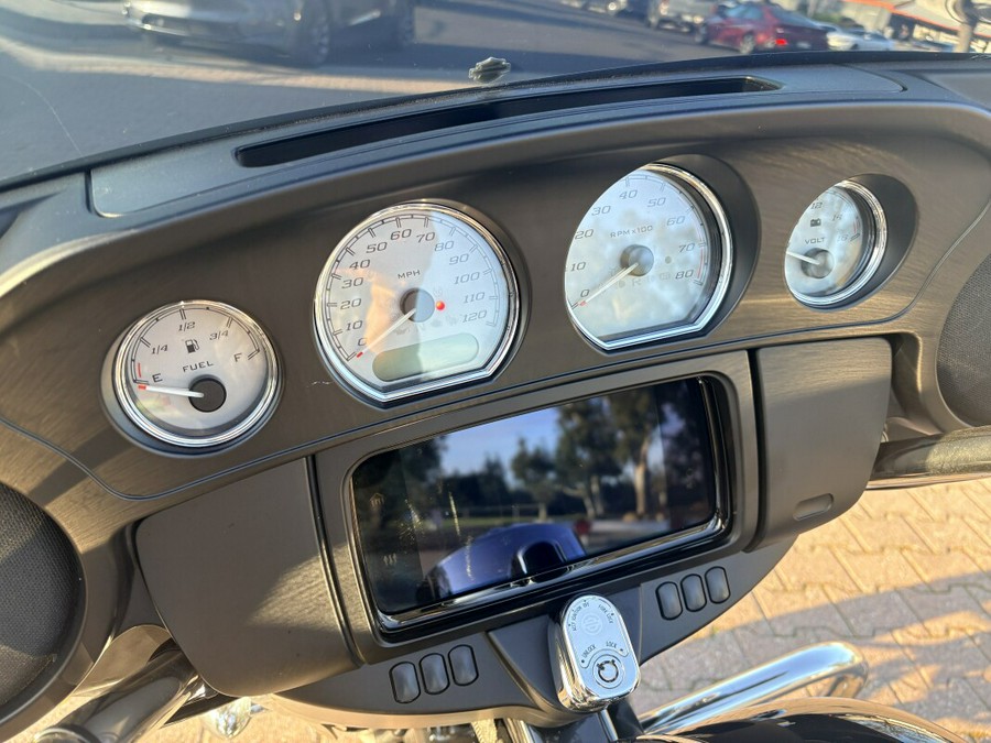 FLHX 2023 Street Glide®