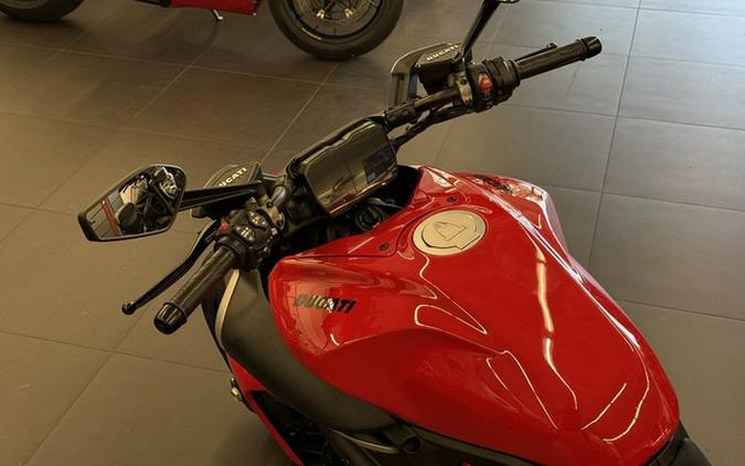 2025 Ducati Diavel V4 Ducati Red