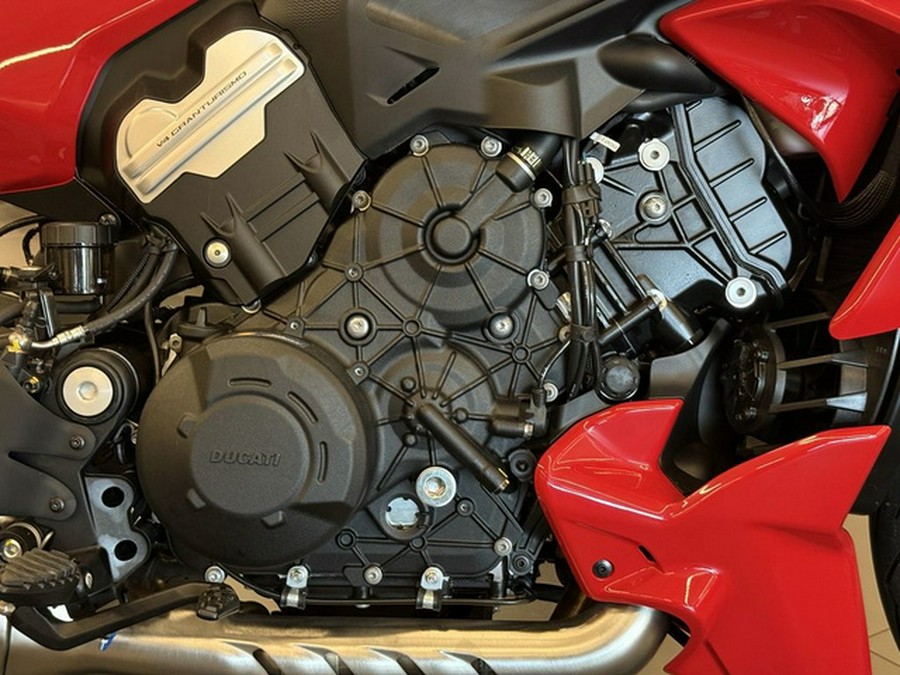 2025 Ducati Diavel V4 Ducati Red