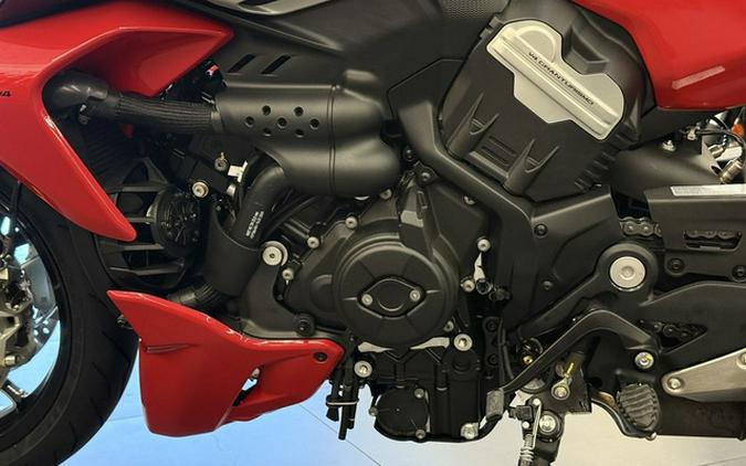 2025 Ducati Diavel V4 Ducati Red