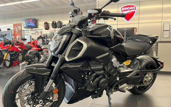 2024 Ducati Diavel V4 Black