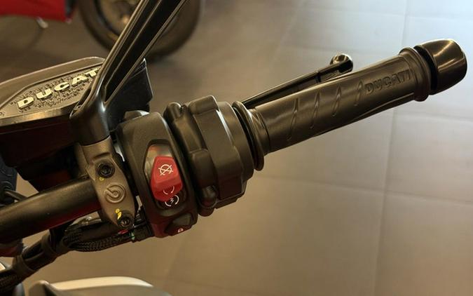 2025 Ducati Diavel V4 Ducati Red