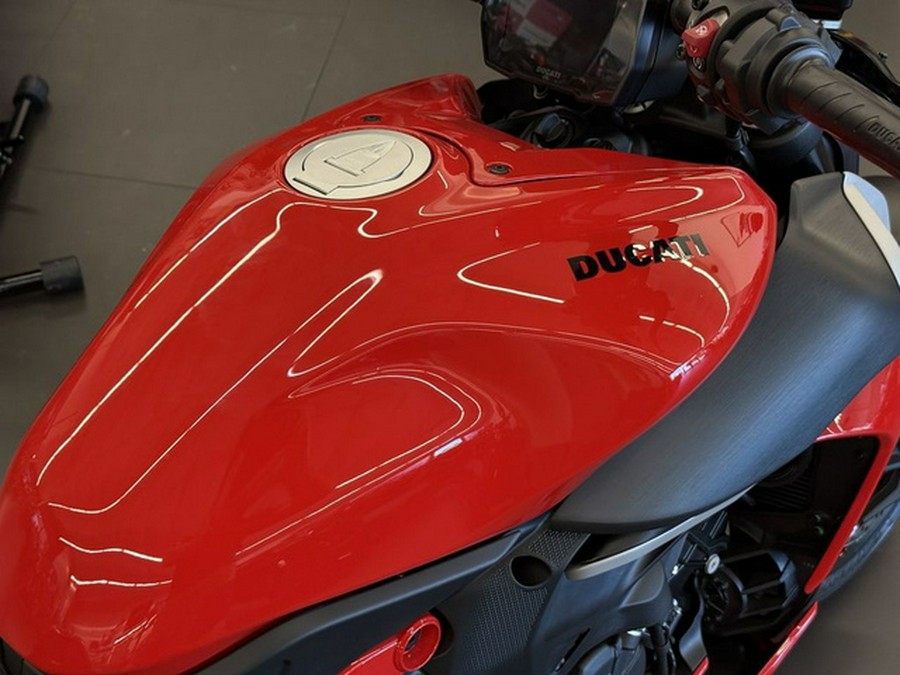 2025 Ducati Diavel V4 Ducati Red