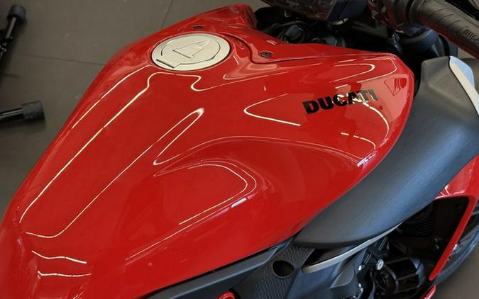 2025 Ducati Diavel V4 Ducati Red