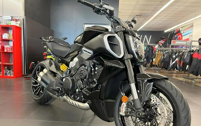 2024 Ducati Diavel V4 Black