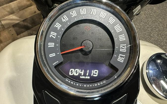 2022 Harley-Davidson® Heritage Classic 114 White Sand Pearl w/Laced Wheels FLHCS