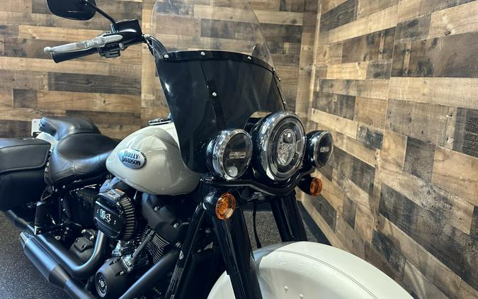 2022 Harley-Davidson® Heritage Classic 114 White Sand Pearl w/Laced Wheels FLHCS