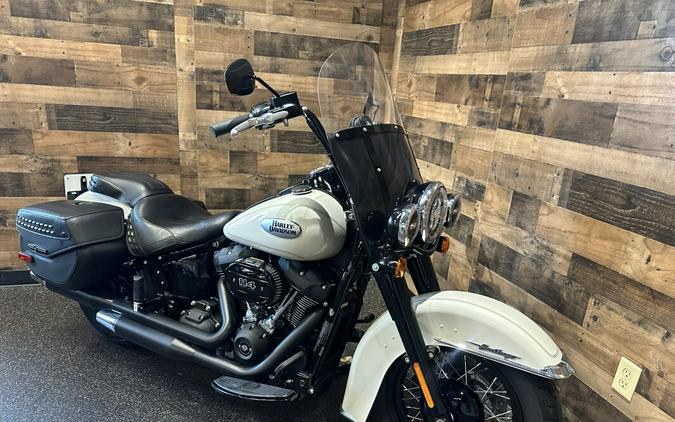 2022 Harley-Davidson® Heritage Classic 114 White Sand Pearl w/Laced Wheels FLHCS
