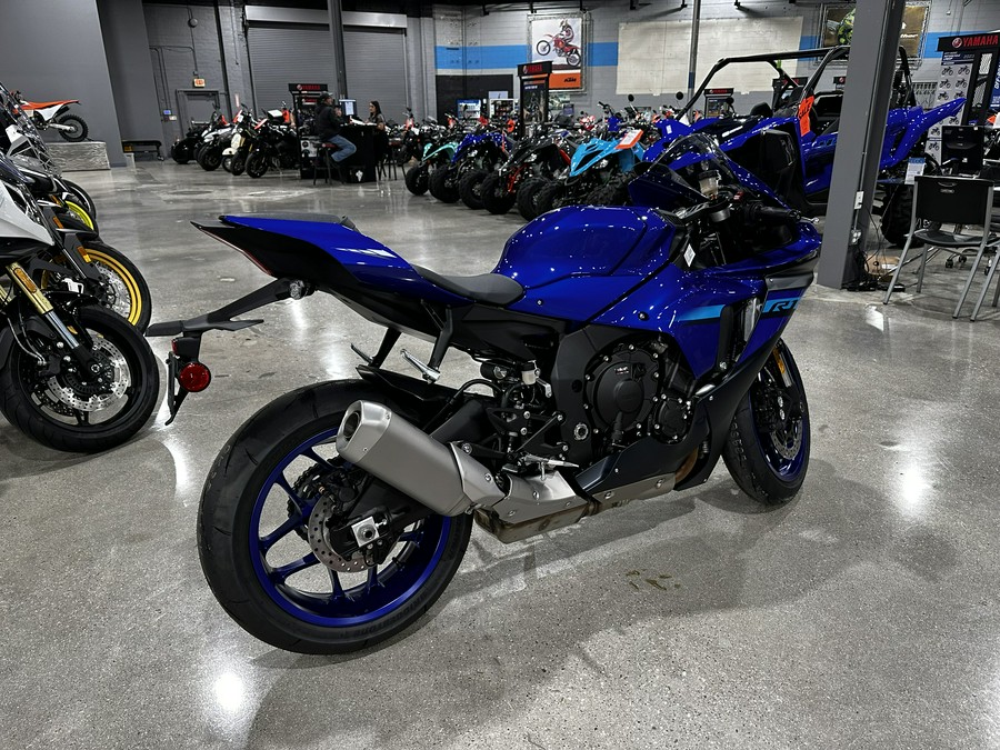 2024 YAMAHA YZF-R1