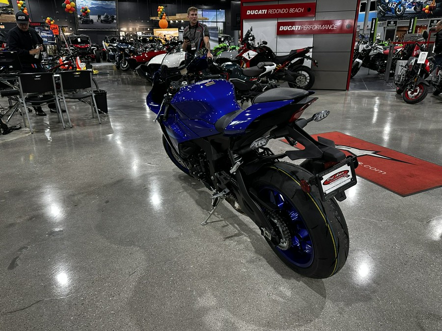 2024 YAMAHA YZF-R1