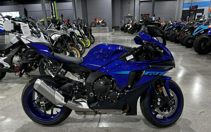 2024 YAMAHA YZF-R1