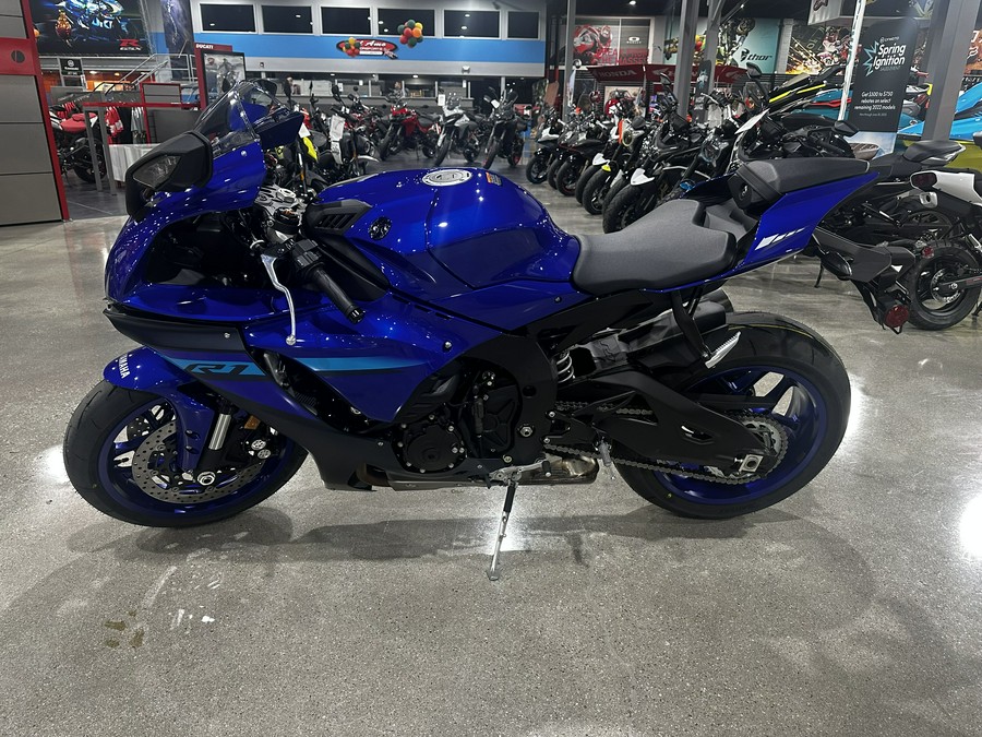 2024 YAMAHA YZF-R1