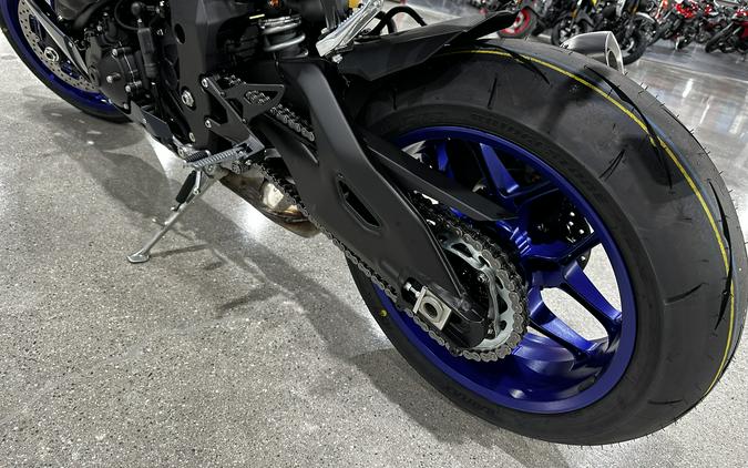 2024 YAMAHA YZF-R1