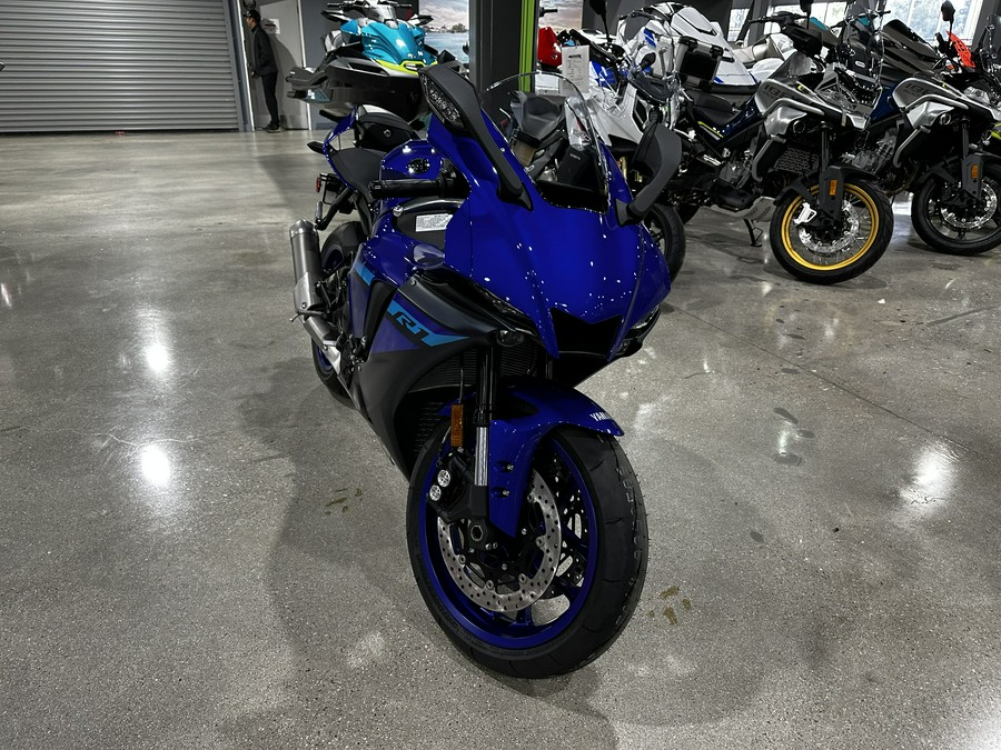 2024 YAMAHA YZF-R1