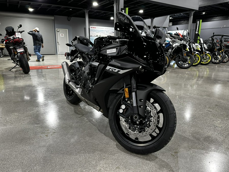 2024 YAMAHA YZF-R1