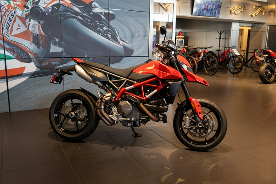 2025 Ducati HYPERMOTARD 950