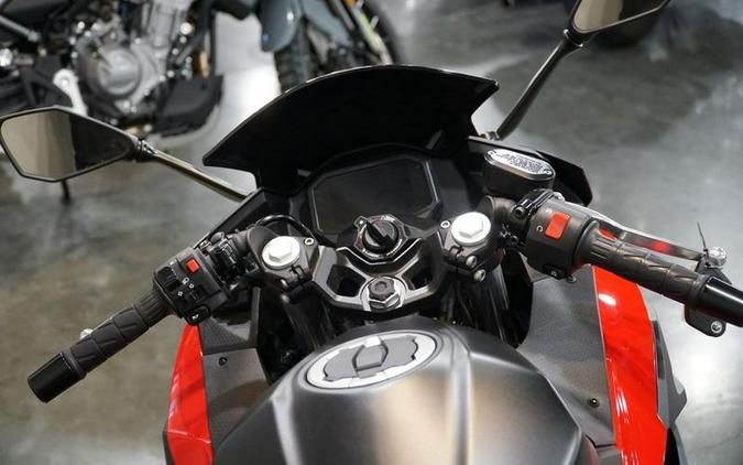 2025 Kawasaki Ninja® 500 SE ABS